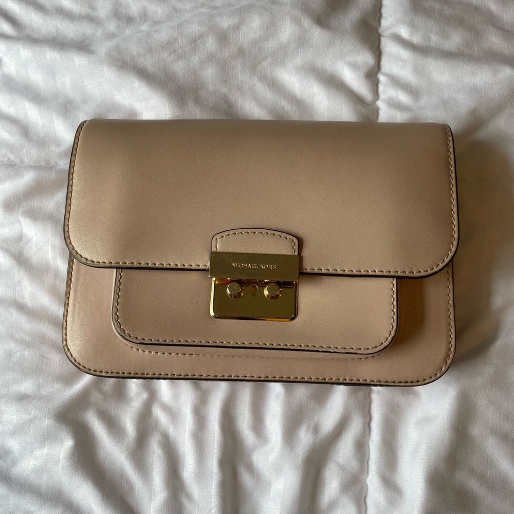 BRAND NEW: Michael Kors Tan Leather Clutch with Gold Hardware